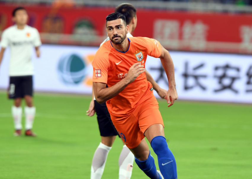 法甲转会期走向成谜，武汉三镇迎来里程碑，悬念犹存，轮换策略成焦点