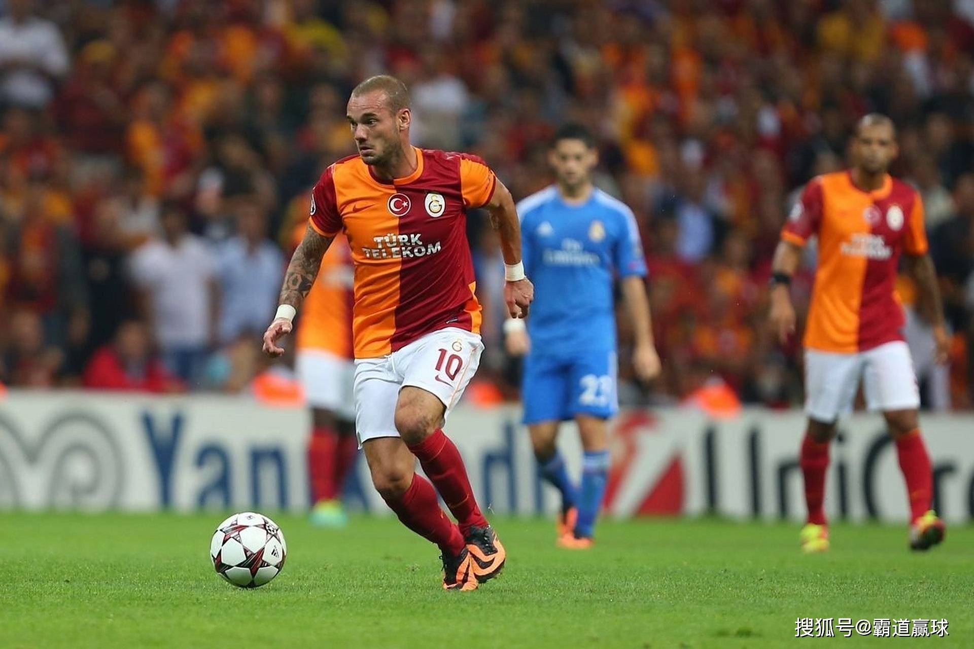 阿贾克斯迎欧联关键赛，集结日远射贴柱，媒体盛赞，心理建设被强调