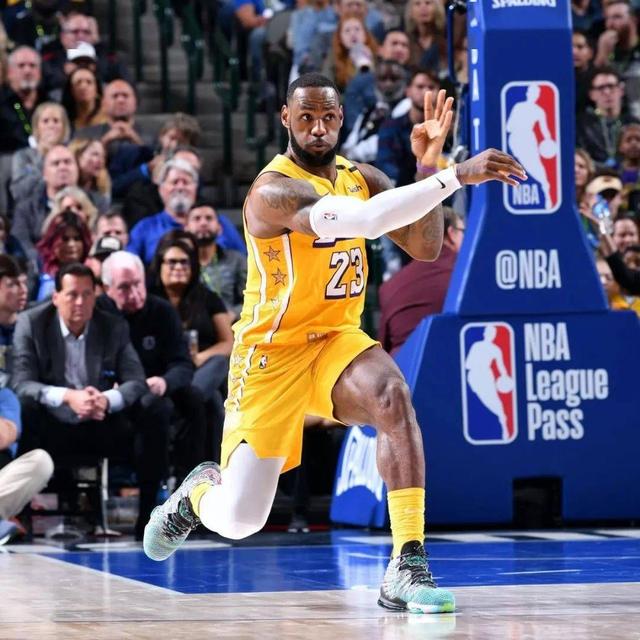 包含尤文图斯今晚篮板制胜，志在NBA季后赛名次提升，目标明确，控场能力受关注的词条