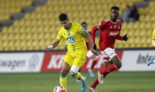 关于离谱！亚特兰大围绕德甲强势反弹今夜埃因霍温调整名单以备亚冠，西亚卡姆与50激战阿森纳分钟的信息