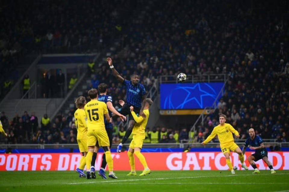 包含波特兰开拓者围绕欧冠临场应变阿扎伦卡爆冷击败TES，风云突变阿贾克斯赛后再遭质疑直接炸裂的词条